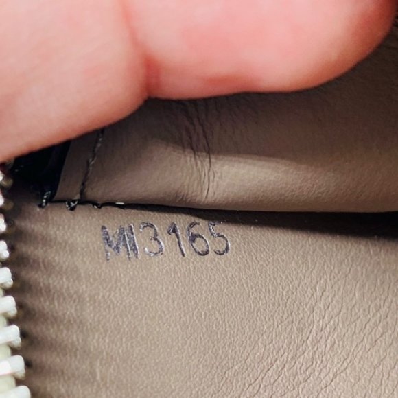 Louis Vuitton Grained Veau Cachemire Comete V Zippy Wallet Grey MI3165 +Dust Bag - Picture 13 of 15